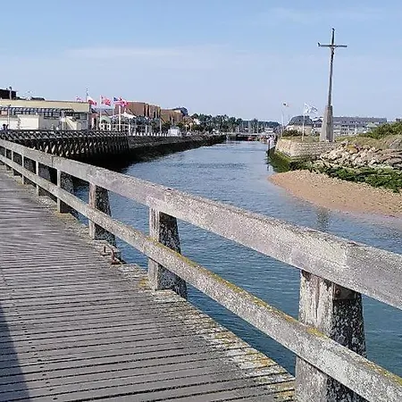 Апартаменты T2 Nid Serein, Jardin, Calme, Proche Centre-ville, Port, Plages Курсёль-сюр-Мер